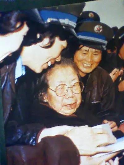 重溫歷史瞬間，1994年閱兵式全程回放，重溫歷史瞬間，1994年閱兵式全景再現(xiàn)