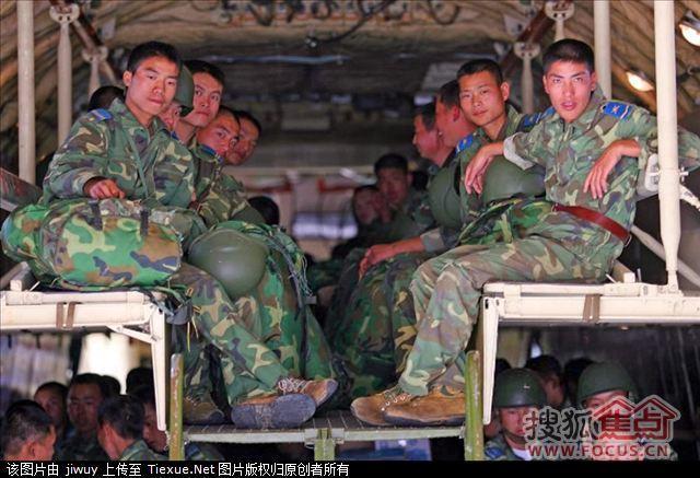 運(yùn)-20與伊爾-76對(duì)比，兩款運(yùn)輸機(jī)的性能差異與特點(diǎn)分析，運(yùn)-20與伊爾-76性能差異與特點(diǎn)對(duì)比分析