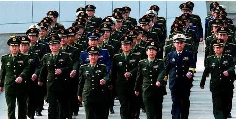 軍官與士官的區(qū)別，職責、權(quán)力及職業(yè)發(fā)展的差異，軍官與士官，職責、權(quán)力與職業(yè)發(fā)展差異解析