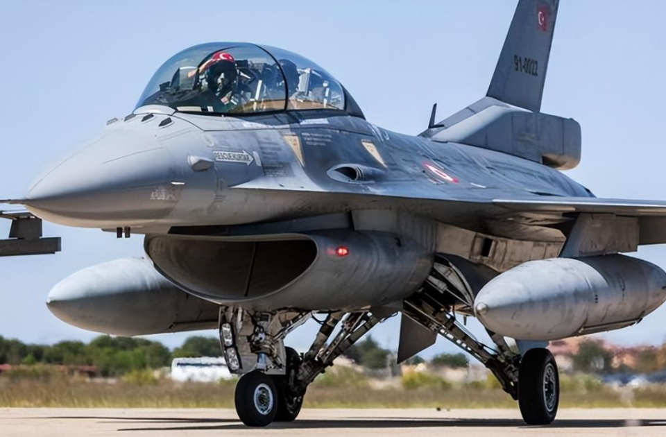 俄軍首次成功擊落F-16戰(zhàn)斗機(jī)，價(jià)值超越想象，獲得高額獎(jiǎng)金背后的故事，俄軍擊落F-16戰(zhàn)機(jī)背后的高額獎(jiǎng)金與超越想象的價(jià)值揭秘