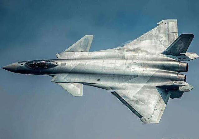 F-22與殲-20，中美頂尖戰(zhàn)斗機(jī)的對(duì)比研究，中美頂尖戰(zhàn)斗機(jī)對(duì)決，F(xiàn)-22與殲-20的深度對(duì)比研究