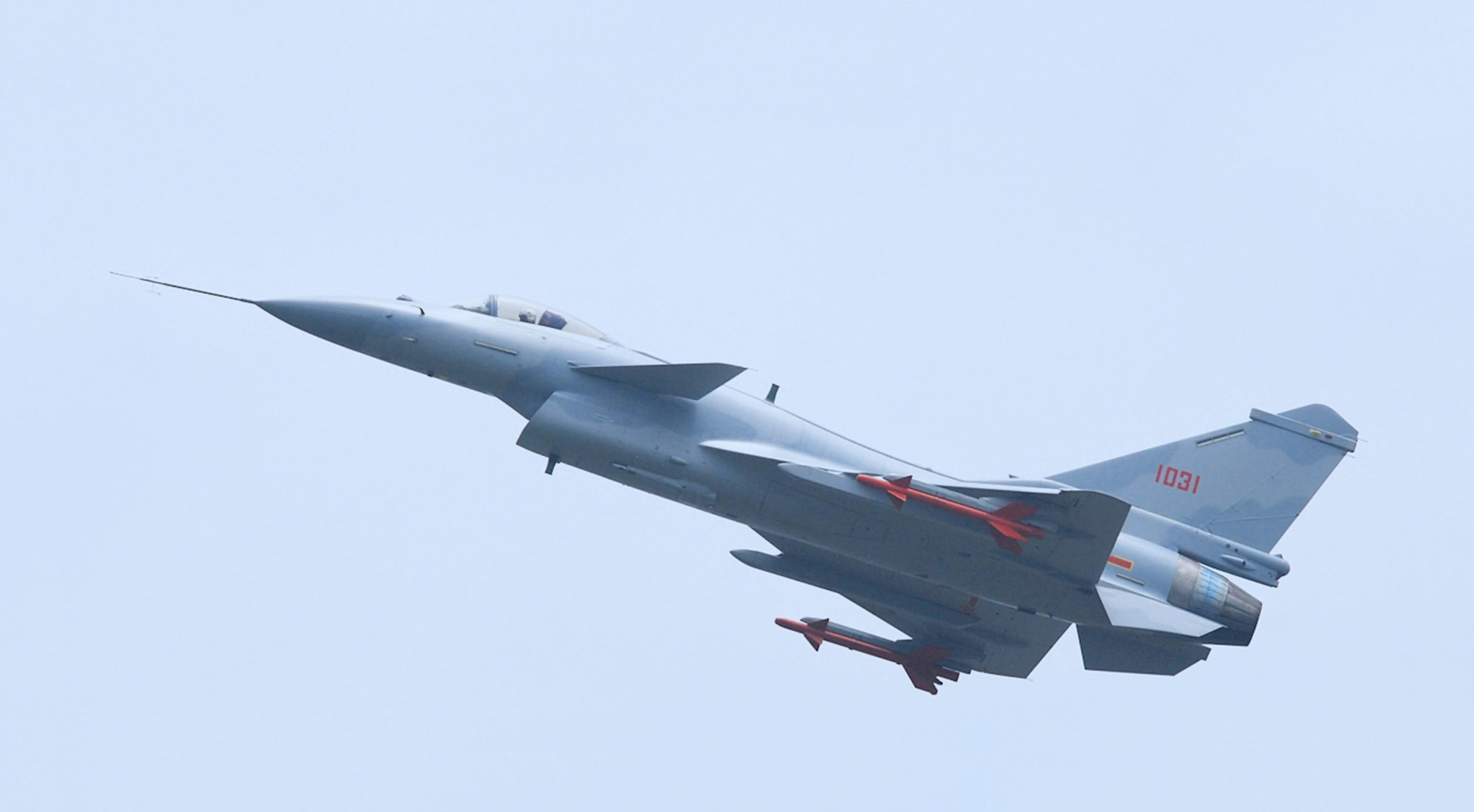 殲-10CE戰(zhàn)斗機(jī)，空中力量的璀璨明珠，殲-10CE戰(zhàn)斗機(jī)，空中璀璨明珠，展現(xiàn)強(qiáng)大力量