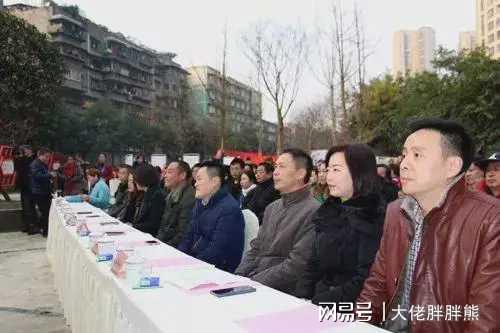 成都男女副區(qū)長，聚焦領(lǐng)導(dǎo)力與公共服務(wù)的雙重角色，成都男女副區(qū)長，領(lǐng)導(dǎo)力與公共服務(wù)的交織角色
