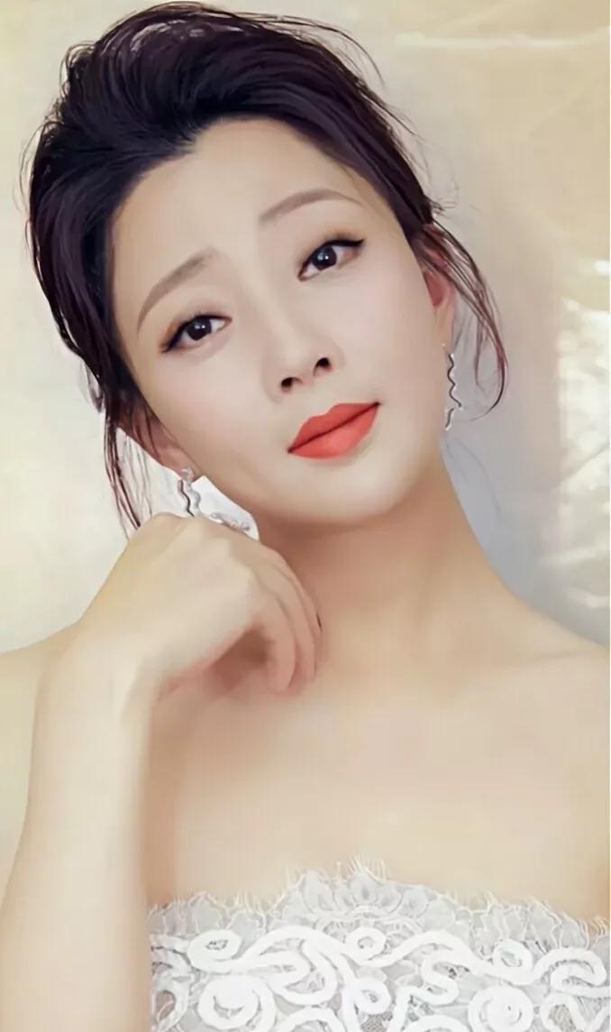 演員櫻桃的簡(jiǎn)介，演員櫻桃的生平簡(jiǎn)介