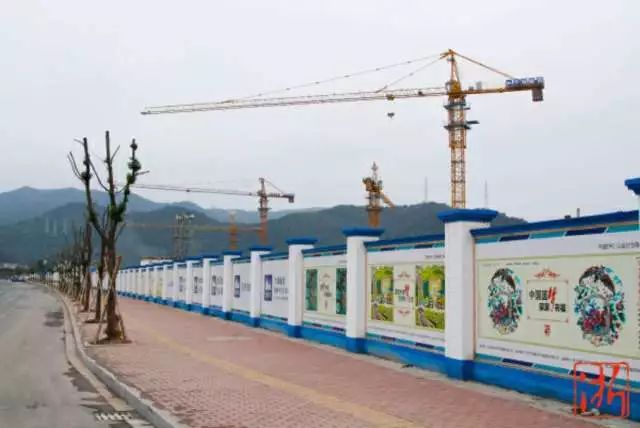 黃巖島建筑工地，探索與發(fā)展，黃巖島建筑工地探索與發(fā)展之旅