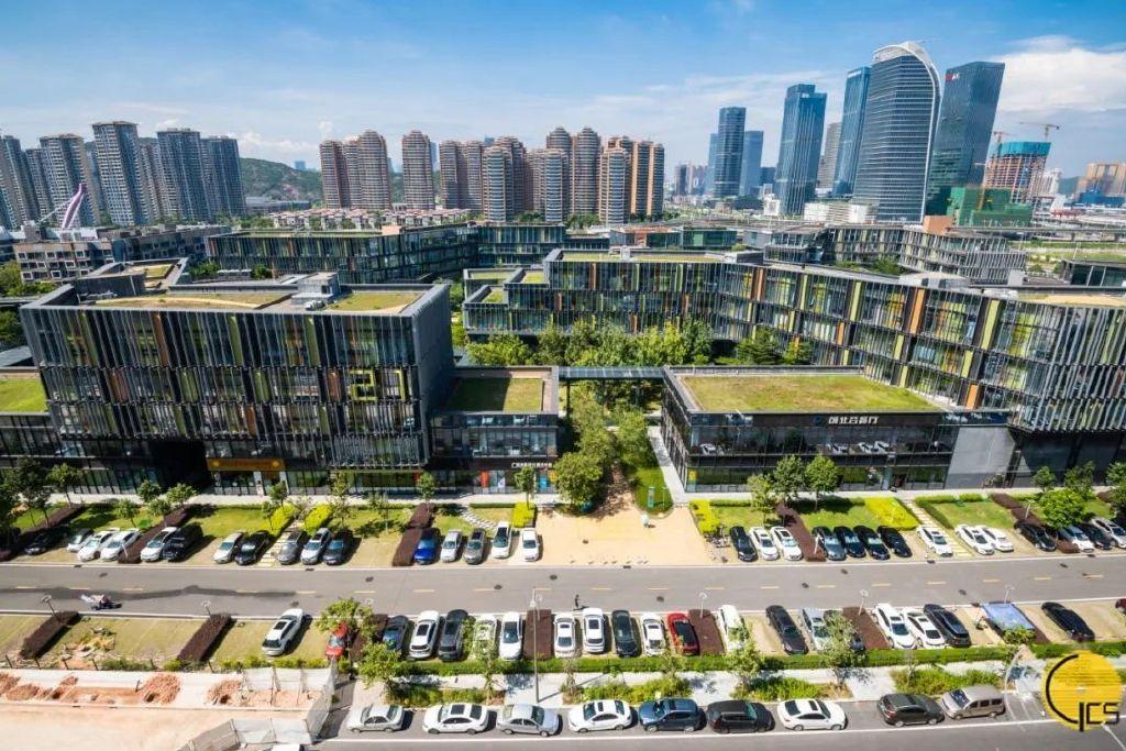 機遇與挑戰(zhàn)并存至2025年
